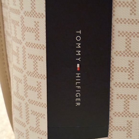 Tommy Hilfiger Beige and Tan Geometric Tote - Picture 4 of 6